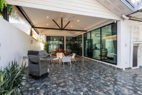 Luxury Pool Villa Pattaya Center C5 - 5 Bedroom